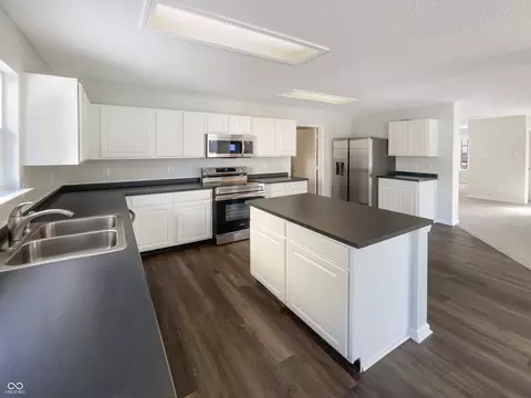 Kitchen - 2264 Edgewater Cir, Plainfield, IN 46168 photo 1 of 2