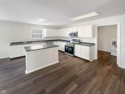 Kitchen - 2264 Edgewater Cir, Plainfield, IN 46168 photo 2 of 2