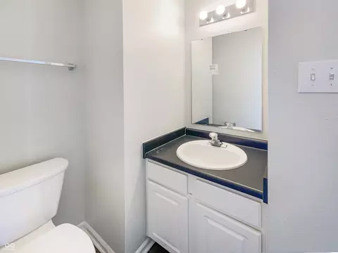 Bath - 2264 Edgewater Cir, Plainfield, IN 46168 photo 2 of 4
