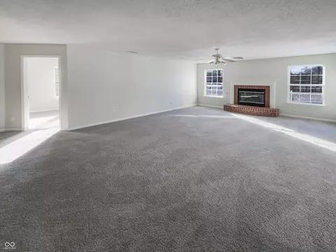 Living - 2264 Edgewater Cir, Plainfield, IN 46168 photo 6 of 10