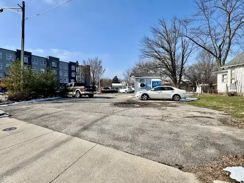 62 S Mapleton St, Columbus, IN 47201 photo 4