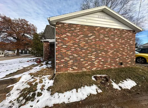 830 Jefferson St, Covington, IN 47932 photo 3