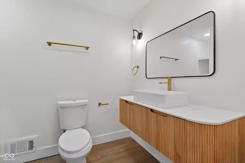 Bath - 5408 Singleton St, Indianapolis, IN 46227 photo 4 of 7