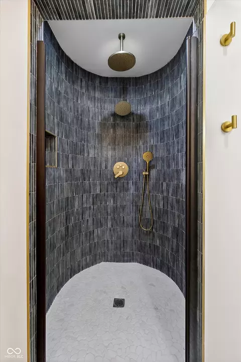 Bath - 5408 Singleton St, Indianapolis, IN 46227 photo 5 of 7