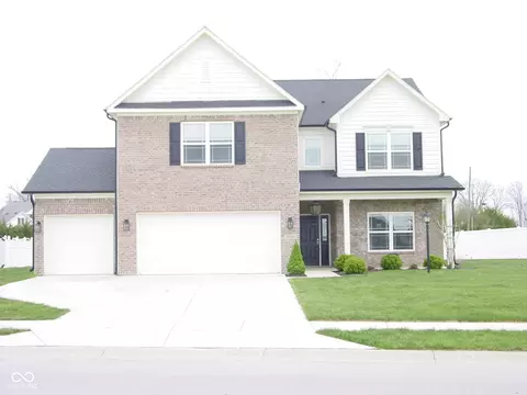 4556 W Lakeway Dr, New Palestine, IN 46163