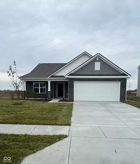 6696 Blackthorne Dr, Pendleton, IN 46064