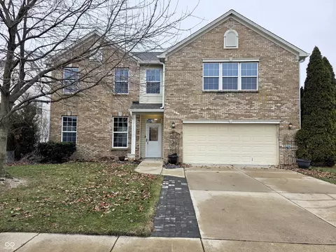 1056 Woodfield Ct, Greenwood, IN 46143