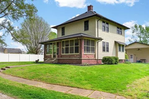 2115 Irwin Dr, Columbus, IN 47201