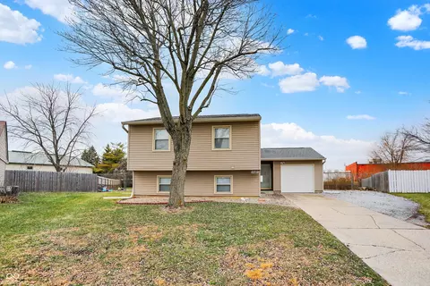 5218 Padre Ln, Indianapolis, IN 46237