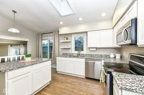 Kitchen - 13035 Wembly Rd, Carmel, IN 46033 photo 5 of 6