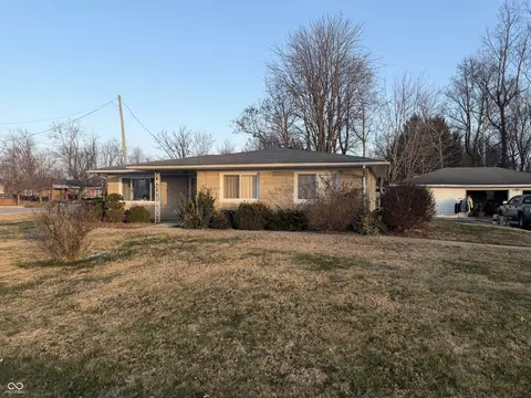 974 W 1st St, Brownstown, IN 47220