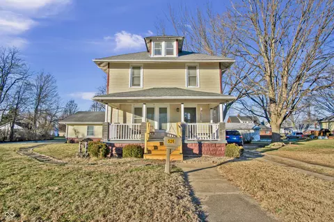 526 W 6th St, Seymour, IN 47274