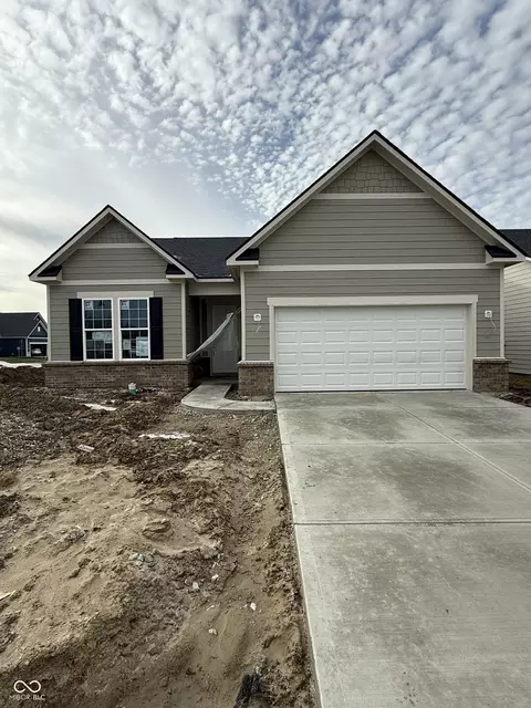 14814 Desert Orchid Dr, Westfield, IN 46074