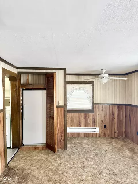 Living - 1116 3rd St, Covington, IN 47932 photo 3 of 4