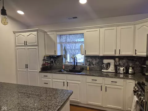 Kitchen - 3301 S 550 E, Franklin, IN 46131 photo 3 of 3