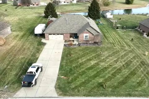 5624 W Stinemyer Rd, New Palestine, IN 46163