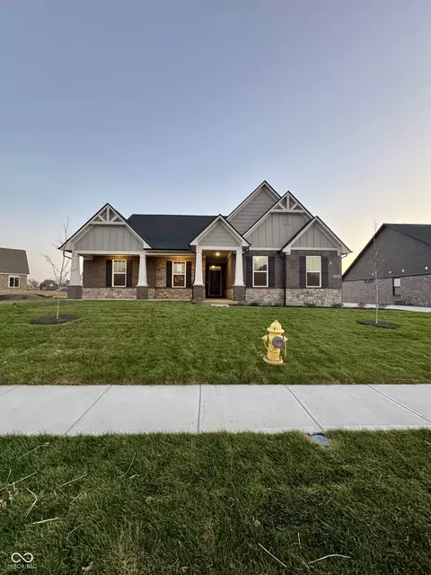 1193 Paul Revere Dr, Mooresville, IN 46158