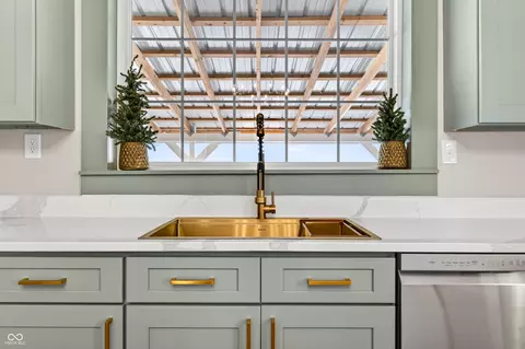 Kitchen - 21101 E County Road 700 N, Hope, IN 47246 photo 4 of 5