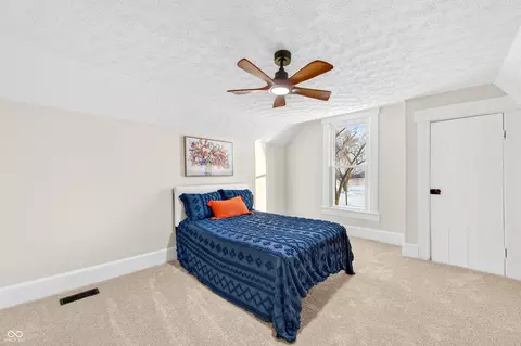 Bedroom - 21101 E County Road 700 N, Hope, IN 47246 photo 8 of 10