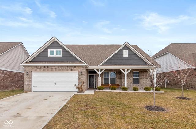 2318 Riviera Pl, Greenwood, IN 46143