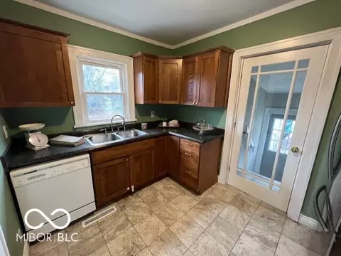 Kitchen - 513 W State St, Pendleton, IN 46064 photo 2 of 3