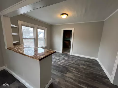 Living - 513 W State St, Pendleton, IN 46064 photo 3 of 3