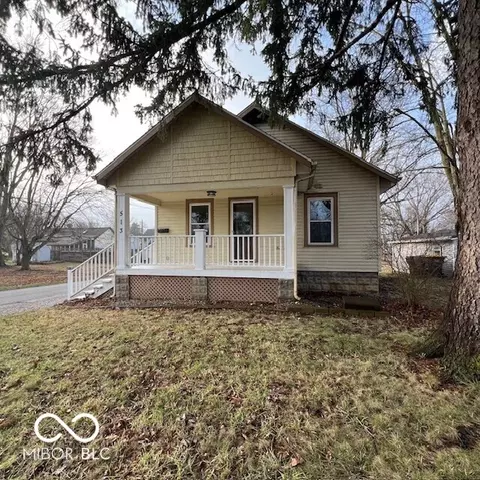 Exterior - 513 W State St, Pendleton, IN 46064 photo 3 of 4