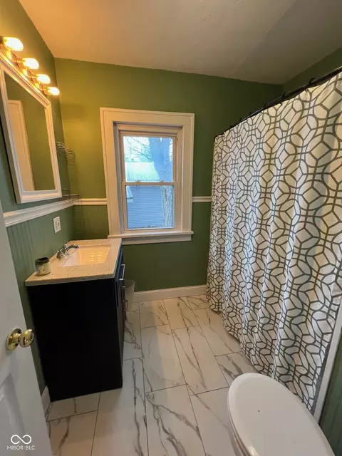 Bath - 513 W State St, Pendleton, IN 46064 photo 1 of 2