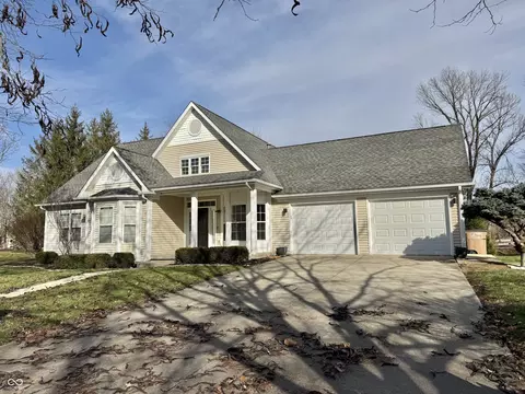 1230 Boxwood Ct, Columbus, IN 47201