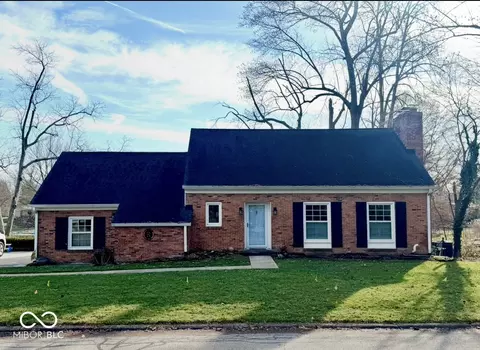 319 Flatrock Dr, Columbus, IN 47201