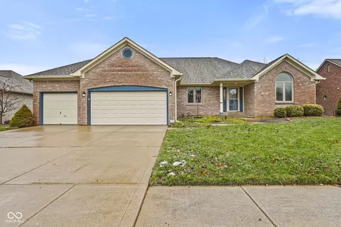 5260 Heritage Ln, Greenwood, IN 46142