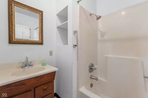 Bath - 8566 W Fall Creek Dr, Pendleton, IN 46064 photo 1 of 2