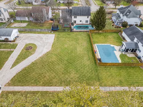 4331 River Rd, Columbus, IN 47203