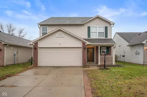 8136 Maple Stream Ln, Indianapolis, IN 46217