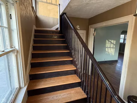 Entry Way - 714 E Sigler St, Frankton, IN 46044 photo 2 of 2