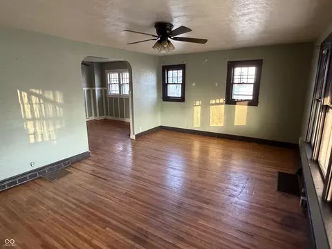 Living - 714 E Sigler St, Frankton, IN 46044 photo 8 of 9