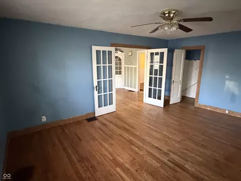 Living - 714 E Sigler St, Frankton, IN 46044 photo 2 of 9