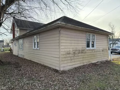 Exterior - 714 E Sigler St, Frankton, IN 46044 photo 7 of 10