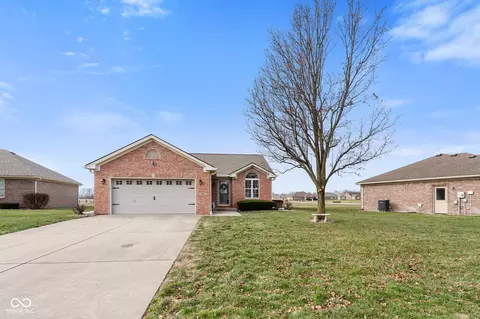 5964 Woodland Parks Ct, Columbus, IN 47201