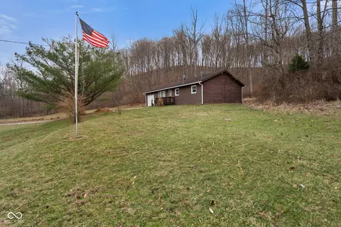 6979 Rinnie Seitz Rd, Nashville, IN 47448