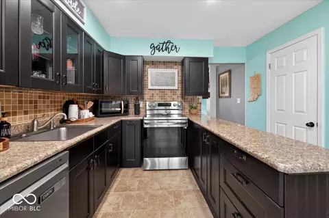 Kitchen - 417 Hickory Ln, Plainfield, IN 46168 photo 3 of 4