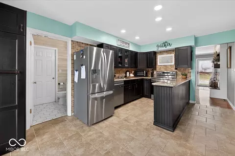 Kitchen - 417 Hickory Ln, Plainfield, IN 46168 photo 2 of 4