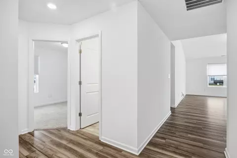 Entry Way - 296 Evening Bay Ct, Pendleton, IN 46064 photo 1 of 4
