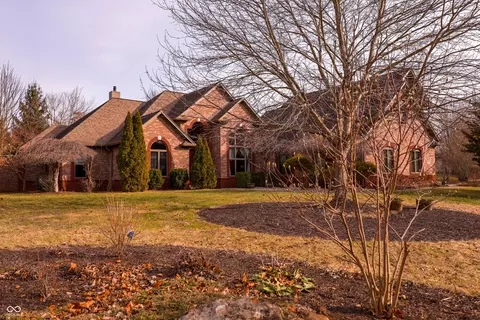 1929 Willow Bend Ct, Avon, IN 46123