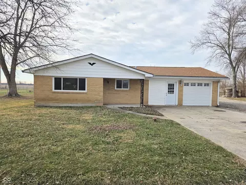 1195 E Hazelwood South Dr E, Shelbyville, IN 46176