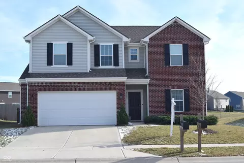 5323 Maywood Dr, Whitestown, IN 46075