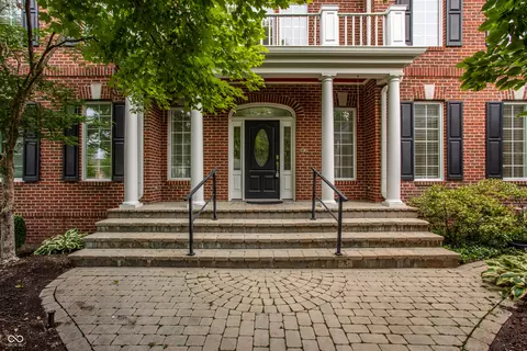 8039 Heyward Dr, Indianapolis, IN 46250