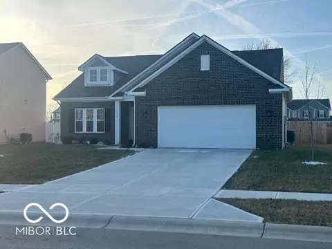 6569 W Sailboat Dr, Greenfield, IN 46140