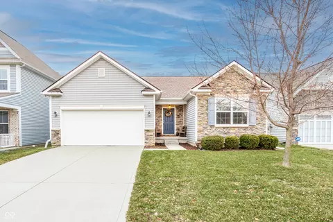 6106 Pebblebrooke Rd, Whitestown, IN 46075