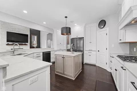 Kitchen - 6049 W Foster Branch Dr, Pendleton, IN 46064 photo 5 of 6
